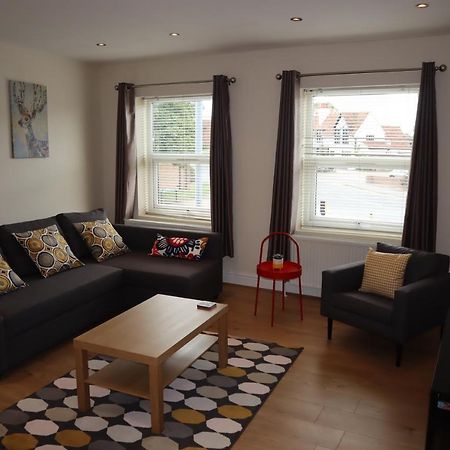 Parkview Apartments Виндзор Экстерьер фото